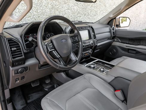 Used 2018 Ford Expedition Limited w/ Equipment Group 302A AWD/4WD image 3