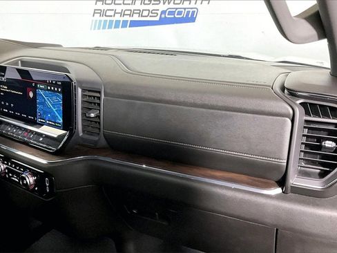 Used 2025 GMC Sierra 1500 SLT image 12