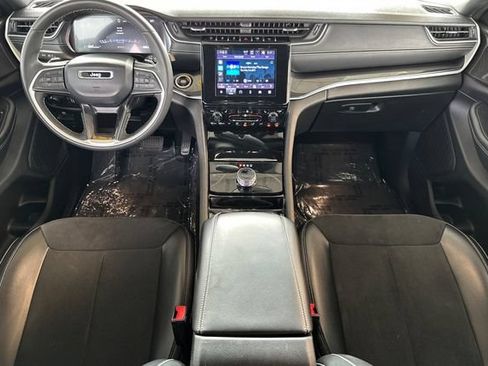 Certified 2023 Jeep Grand Cherokee Altitude RWD image 4