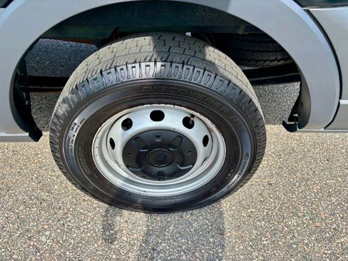 Used 2018 Ford Transit 250 148 Medium Roof RWD image 28