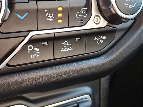 Used 2024 Jeep Gladiator Rubicon image 25