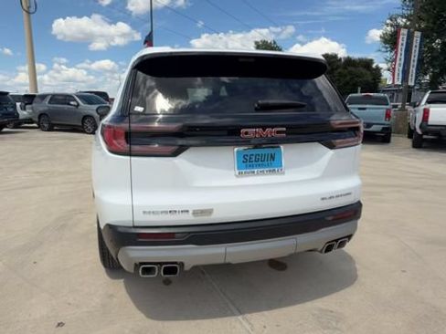 Certified 2026 GMC Acadia Elevation w/ Elevation Premium Package FWD image 7