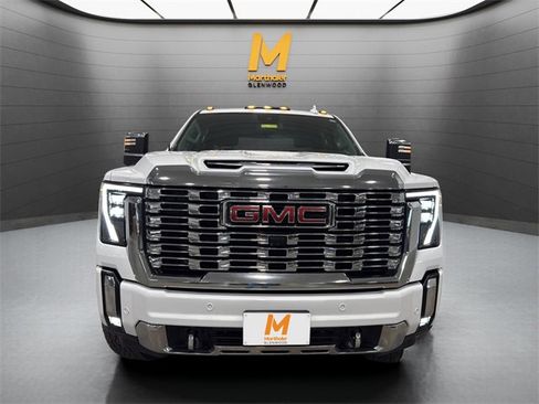 Used 2024 GMC Sierra 3500 Denali image 4