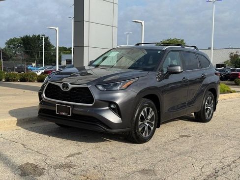 Used 2025 Toyota Highlander XLE AWD/4WD image 7