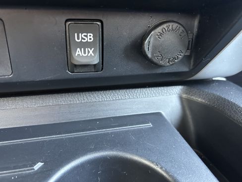Used 2017 Toyota Tundra SR5 w/ SR5 Upgrade Package AWD/4WD image 32