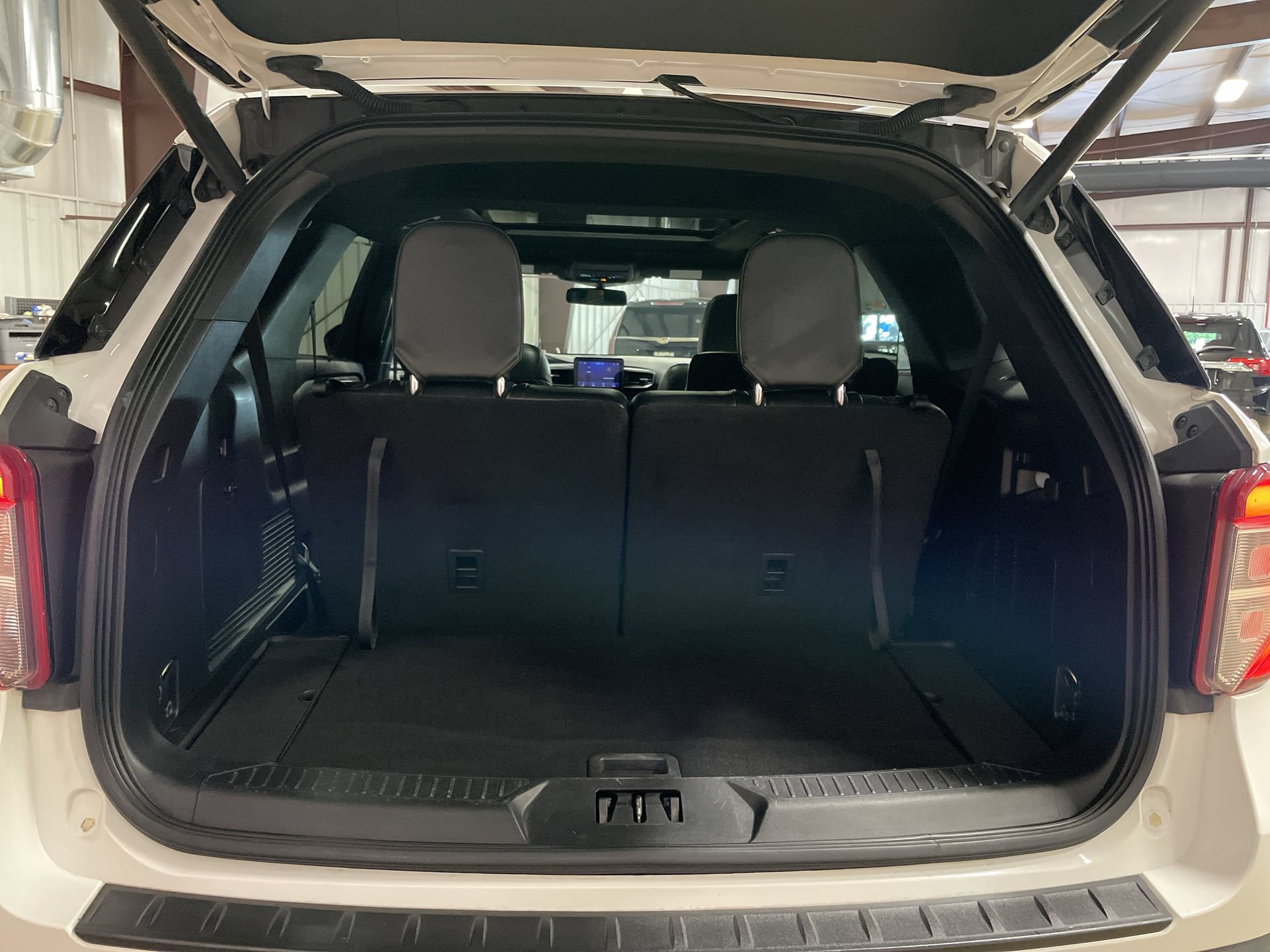 Used 2022 Ford Explorer ST AWD/4WD image 25