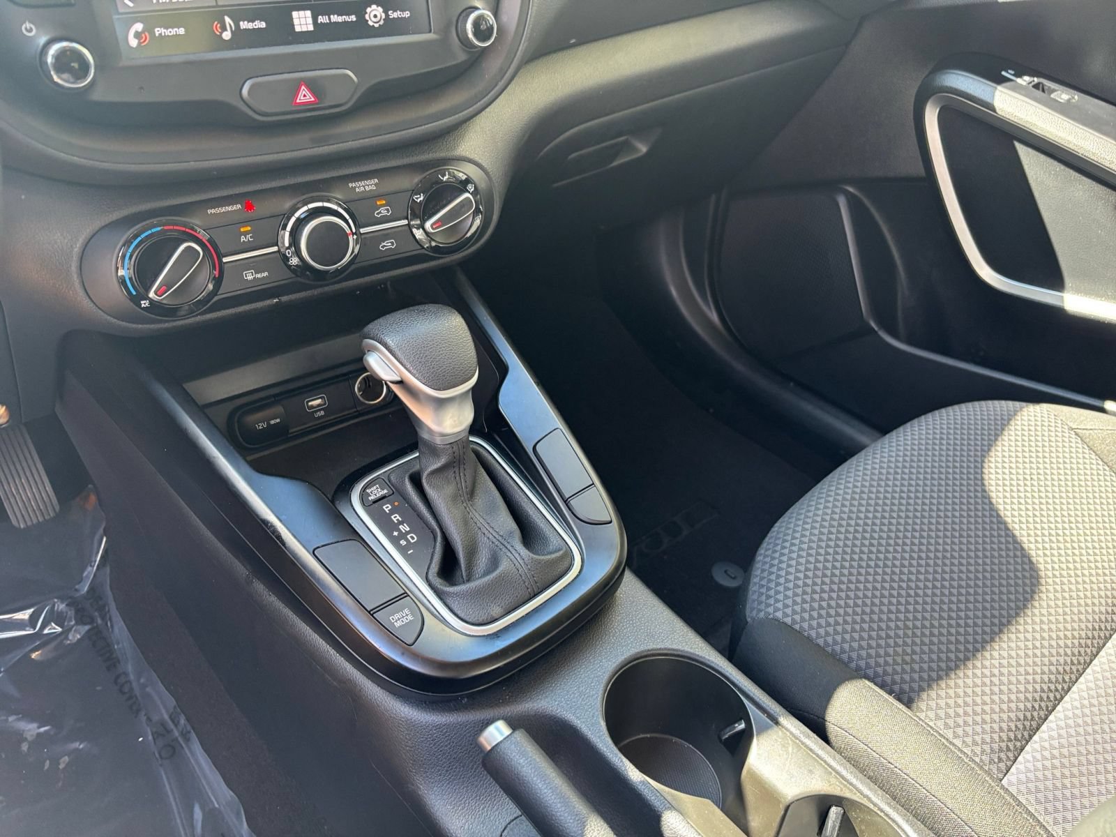 Used 2025 Kia Soul LX w/ LX Technology Package FWD image 35