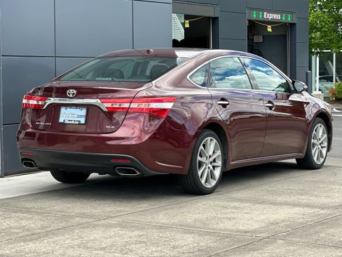 Used 2015 Toyota Avalon XLE Touring FWD image 3