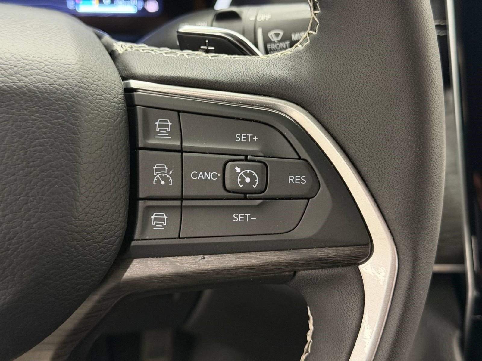 Used 2025 Jeep Grand Cherokee L Limited AWD/4WD image 28