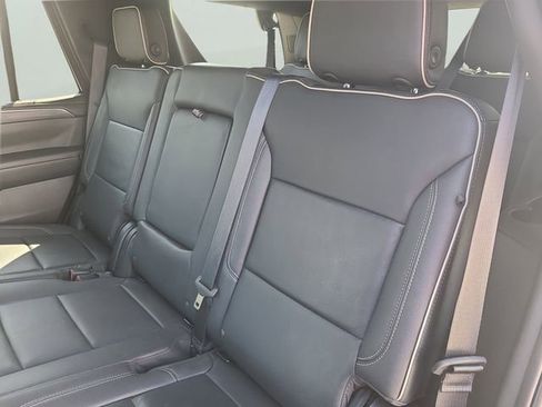 Used 2024 GMC Yukon SLT image 16