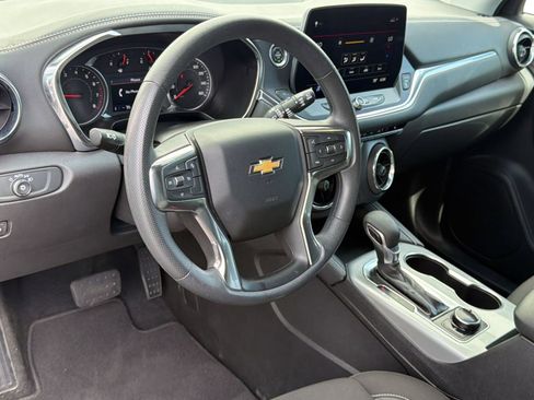 Used 2025 Chevrolet Blazer LT FWD image 4
