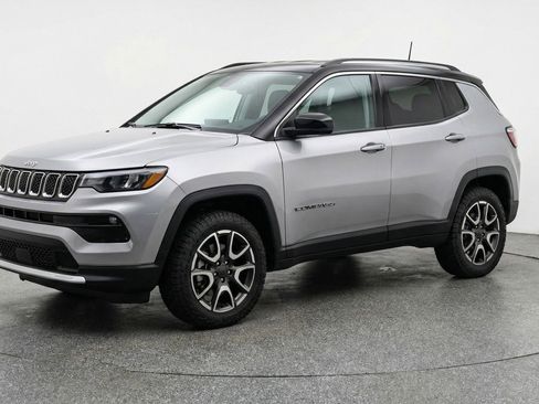 Used 2025 Jeep Compass Trailhawk AWD/4WD image 2