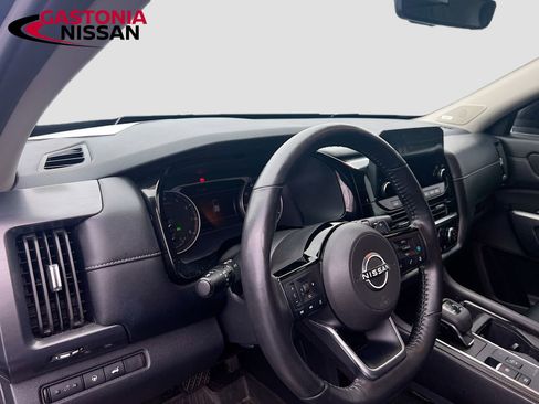 Used 2023 Nissan Pathfinder SL w/ SL Premium Package image 11