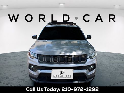Used 2022 Jeep Compass Latitude image 2