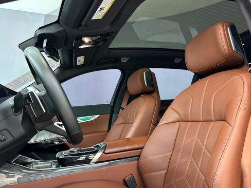 Certified 2024 BMW i7 xDrive60 AWD/4WD image 16