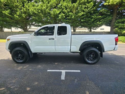 Used 2021 Toyota Tacoma SR w/ SX Package AWD/4WD image 3