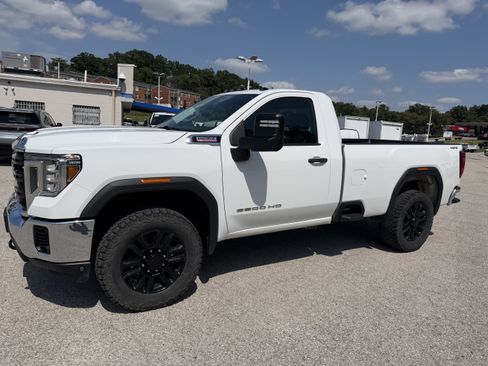 Used 2020 GMC Sierra 2500 4x4 Regular Cab w/ Convenience Package image 3