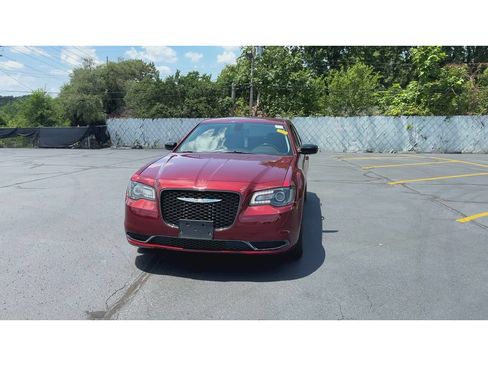 Used 2019 Chrysler 300 Touring w/ Sport Appearance Package AWD/4WD image 3