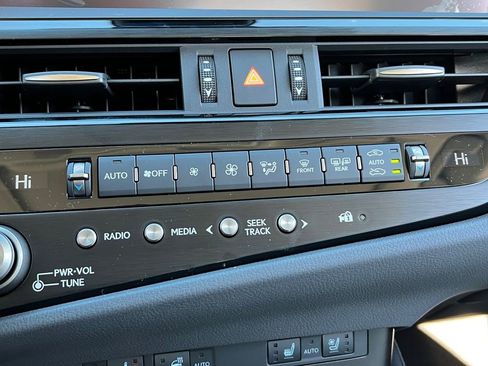 New 2025 Lexus ES 350 w/ Premium Package image 19