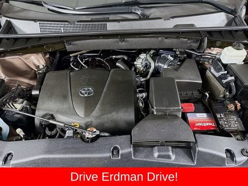 Used 2019 Toyota Highlander XLE FWD image 30