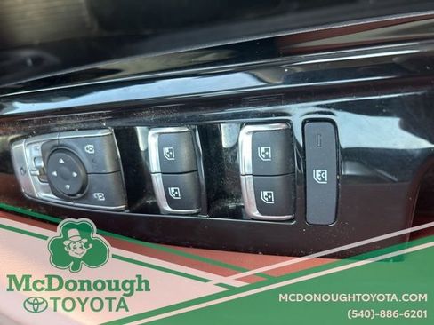 Used 2024 Kia Carnival SX image 16