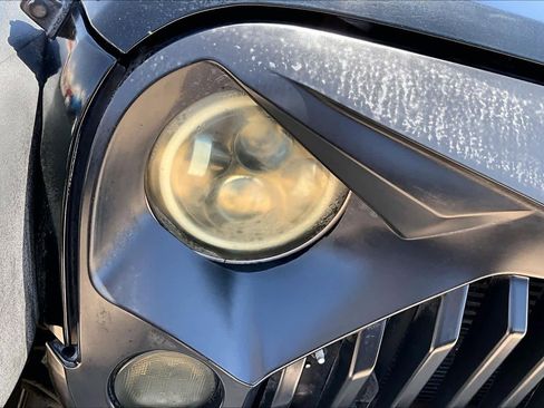 Used 2014 Jeep Wrangler Unlimited Rubicon w/ Connectivity Group AWD/4WD image 25