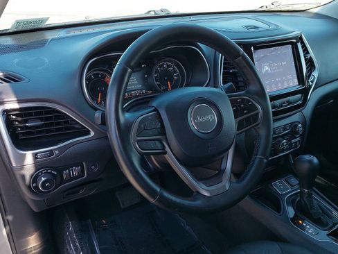 Used 2019 Jeep Cherokee Limited FWD image 16