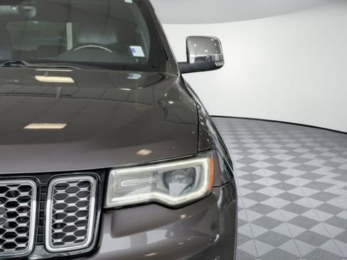 Used 2018 Jeep Grand Cherokee Overland AWD/4WD image 12