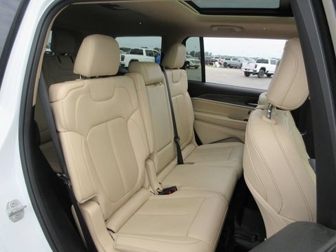 Used 2022 Jeep Grand Cherokee L Limited AWD/4WD image 26