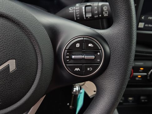 Used 2023 Kia Soul LX w/ LX Technology Package FWD image 21