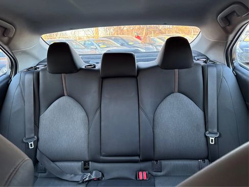 Used 2018 Toyota Camry LE FWD image 27