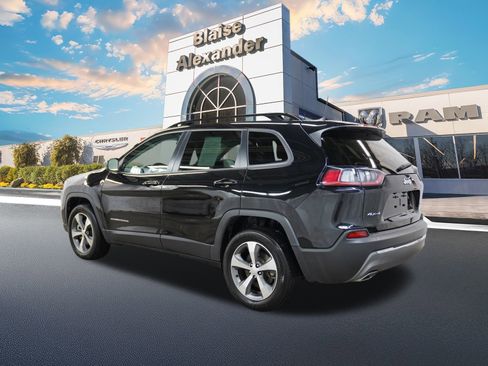 Used 2022 Jeep Cherokee Limited image 11