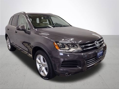 Used 2012 Volkswagen Touareg TDI image 4