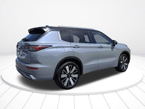 Used 2025 Mitsubishi Outlander SEL FWD image 3