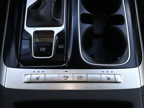 Used 2023 Kia Carnival LX image 29