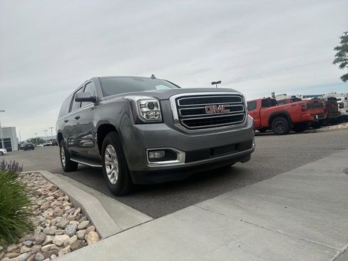 Used 2020 GMC Yukon XL SLT image 3