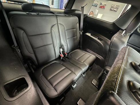 Used 2018 GMC Acadia SLT image 32