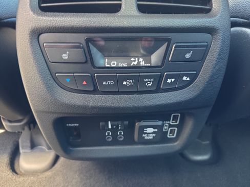 Used 2022 Honda Pilot Touring image 13
