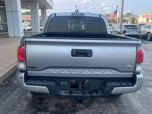 Used 2020 Toyota Tacoma TRD Off-Road w/ Technology Package AWD/4WD image 4