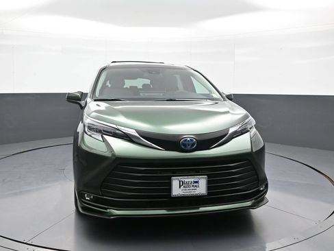 Certified 2025 Toyota Sienna XLE w/ XLE Plus Package AWD/4WD image 2
