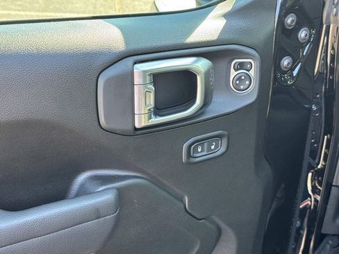 New 2025 Jeep Gladiator Sport image 21