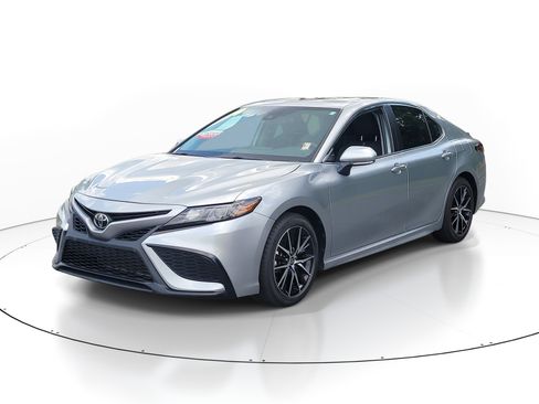 Certified 2024 Toyota Camry SE w/ Convenience Package FWD image 3