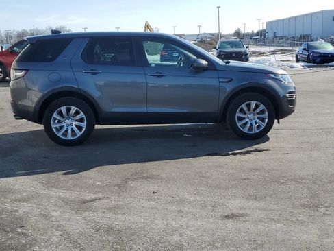 Used 2017 Land Rover Discovery Sport SE image 10