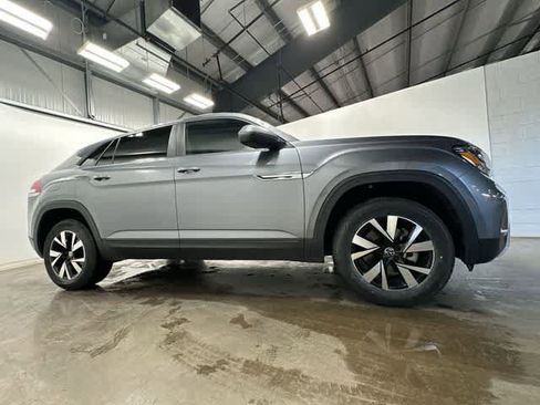 Certified 2023 Volkswagen Atlas Cross Sport SE image 3