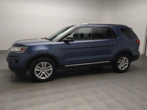 Used 2019 Ford Explorer XLT image 2