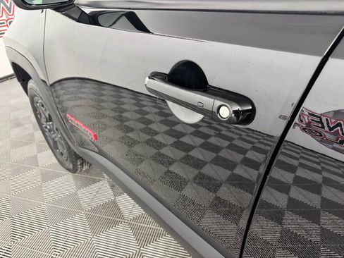 Used 2018 Jeep Renegade Trailhawk w/ Cold Weather Group II image 24