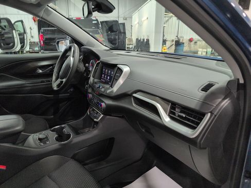 Used 2024 GMC Terrain SLE w/ Driver Convenience Package image 15