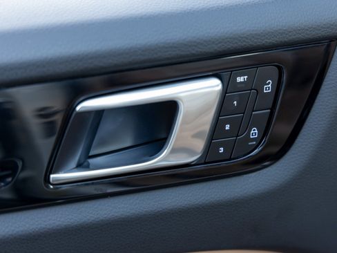 Certified 2023 Porsche Cayenne S image 21