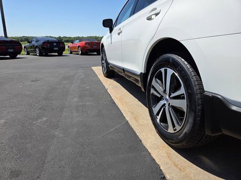 Used 2019 Subaru Outback 3.6R Limited AWD/4WD image 10