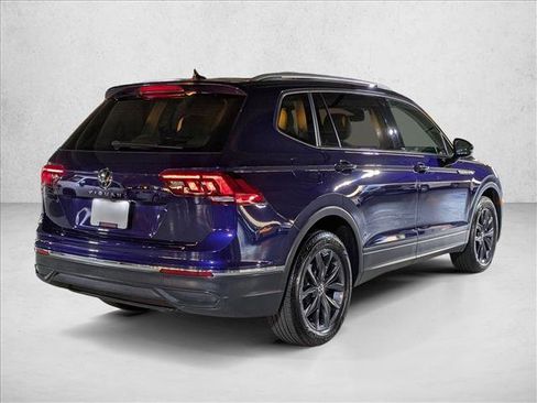 Used 2023 Volkswagen Tiguan SE w/ Panoramic Sunroof Package image 5